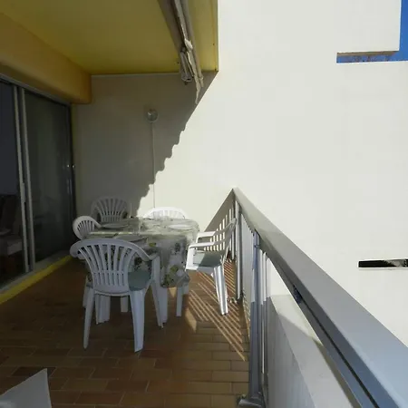 2 Pieces Au Lavandou Avec Terrasse, Wi-fi Et Parking Prive A 5min De La - Fr-1-251-710 *