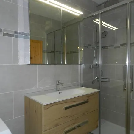 2 Pieces Au Lavandou Avec Terrasse, Wi-fi Et Parking Prive A 5min De La - Fr-1-251-710
