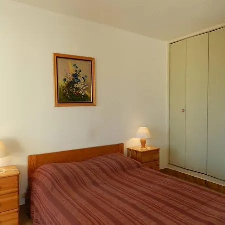 Apartment 2 Pieces Au Lavandou Avec Terrasse, Wi-fi Et Parking Prive A 5min De La - Fr-1-251-710
