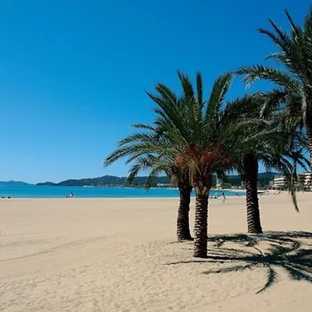 2 Pieces Au Lavandou Avec Terrasse, Wi-fi Et Parking Prive A 5min De La - Fr-1-251-710 Appartamento
