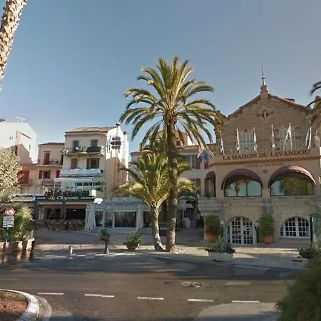 2 Pieces Au Lavandou Avec Terrasse, Wi-fi Et Parking Prive A 5min De La - Fr-1-251-710